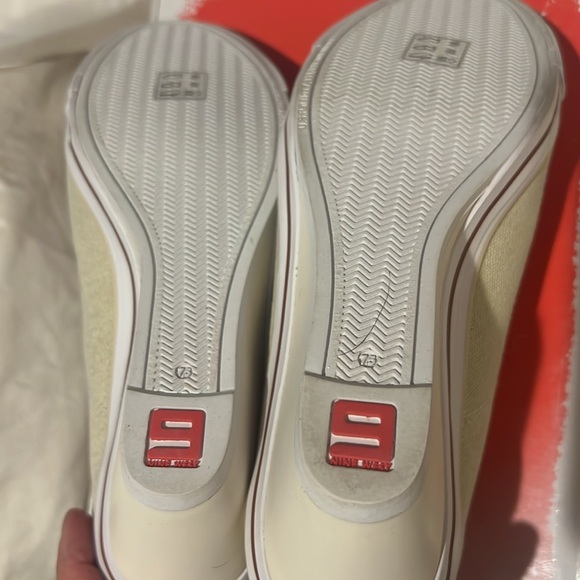 New never worn canvas slip on wedge sneaker - Picture 6 of 6
